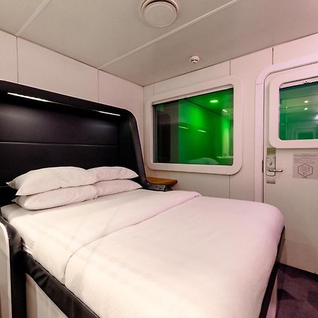 Yotelair London Gatwick Airport Horley Exterior foto