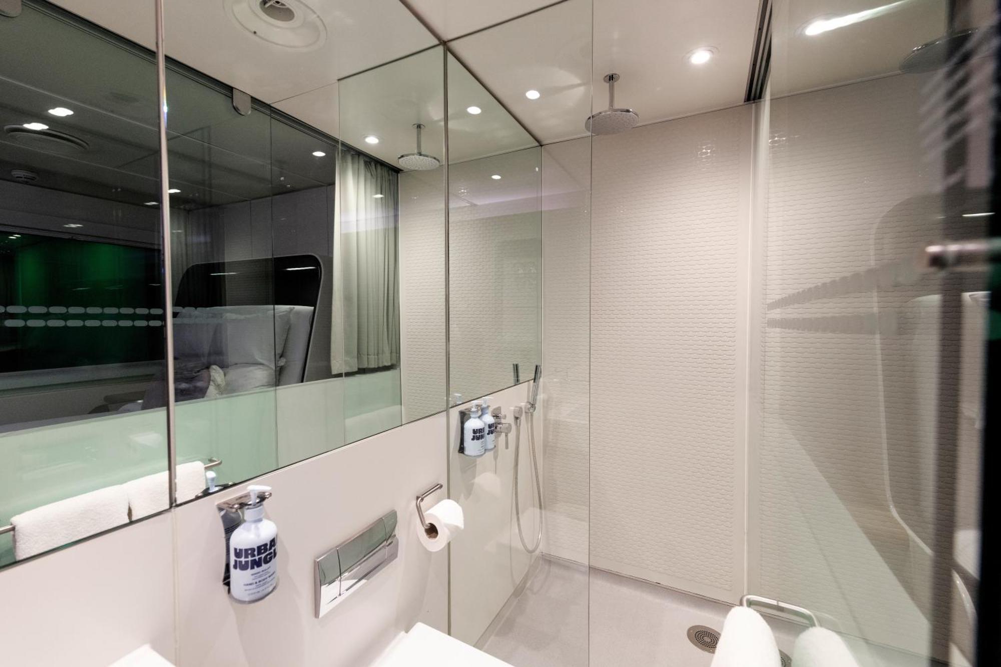 Yotelair London Gatwick Airport Horley Exterior foto