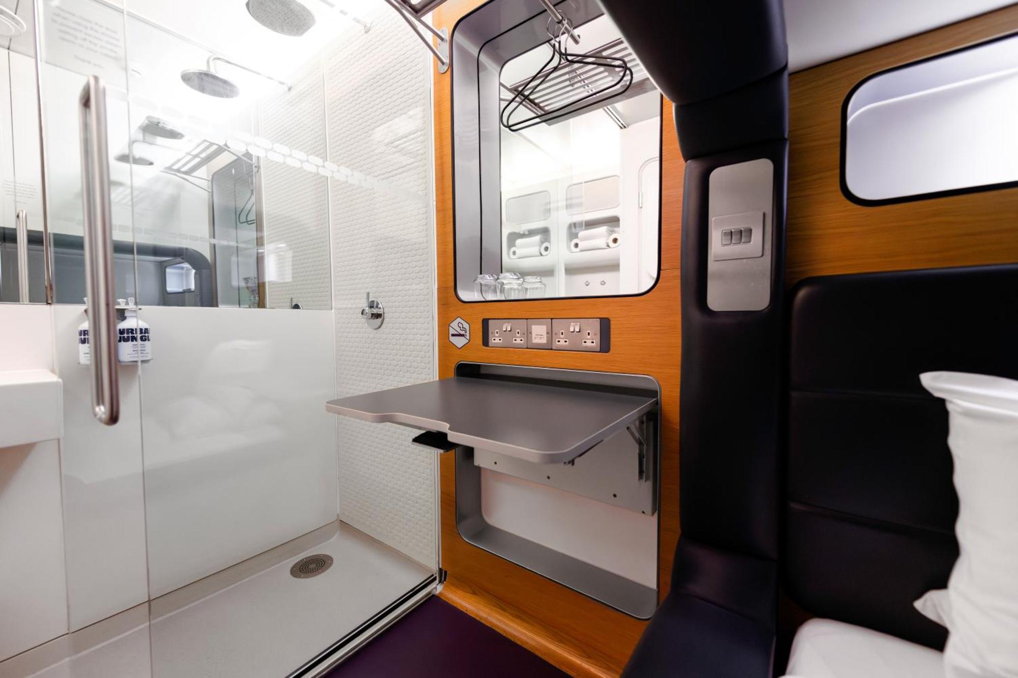Yotelair London Gatwick Airport Horley Exterior foto