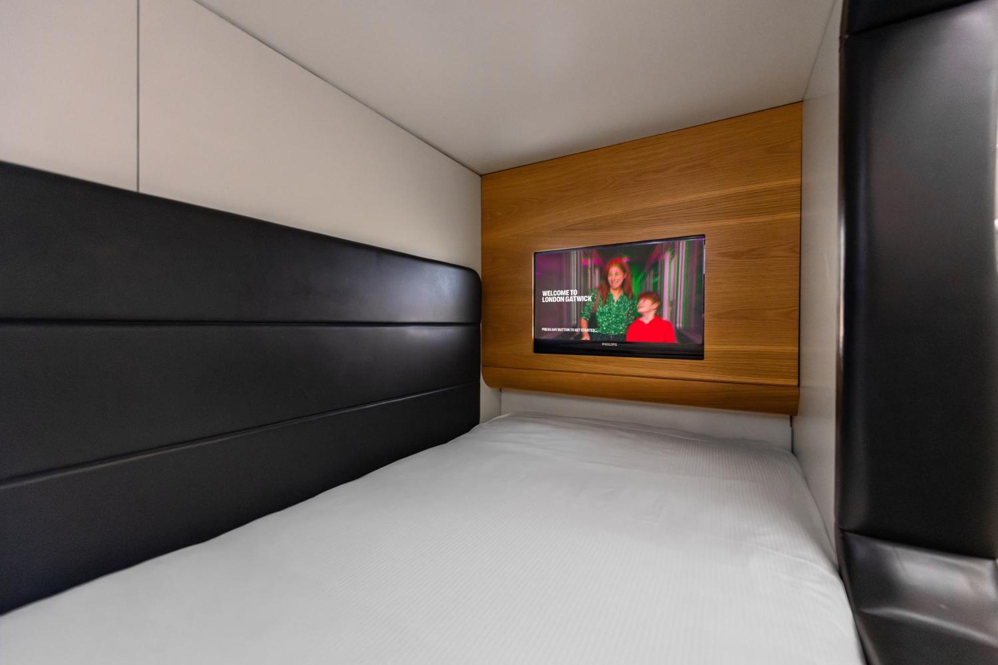 Yotelair London Gatwick Airport Horley Exterior foto