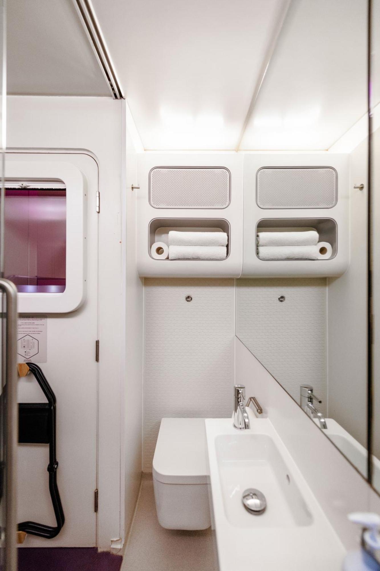 Yotelair London Gatwick Airport Horley Exterior foto