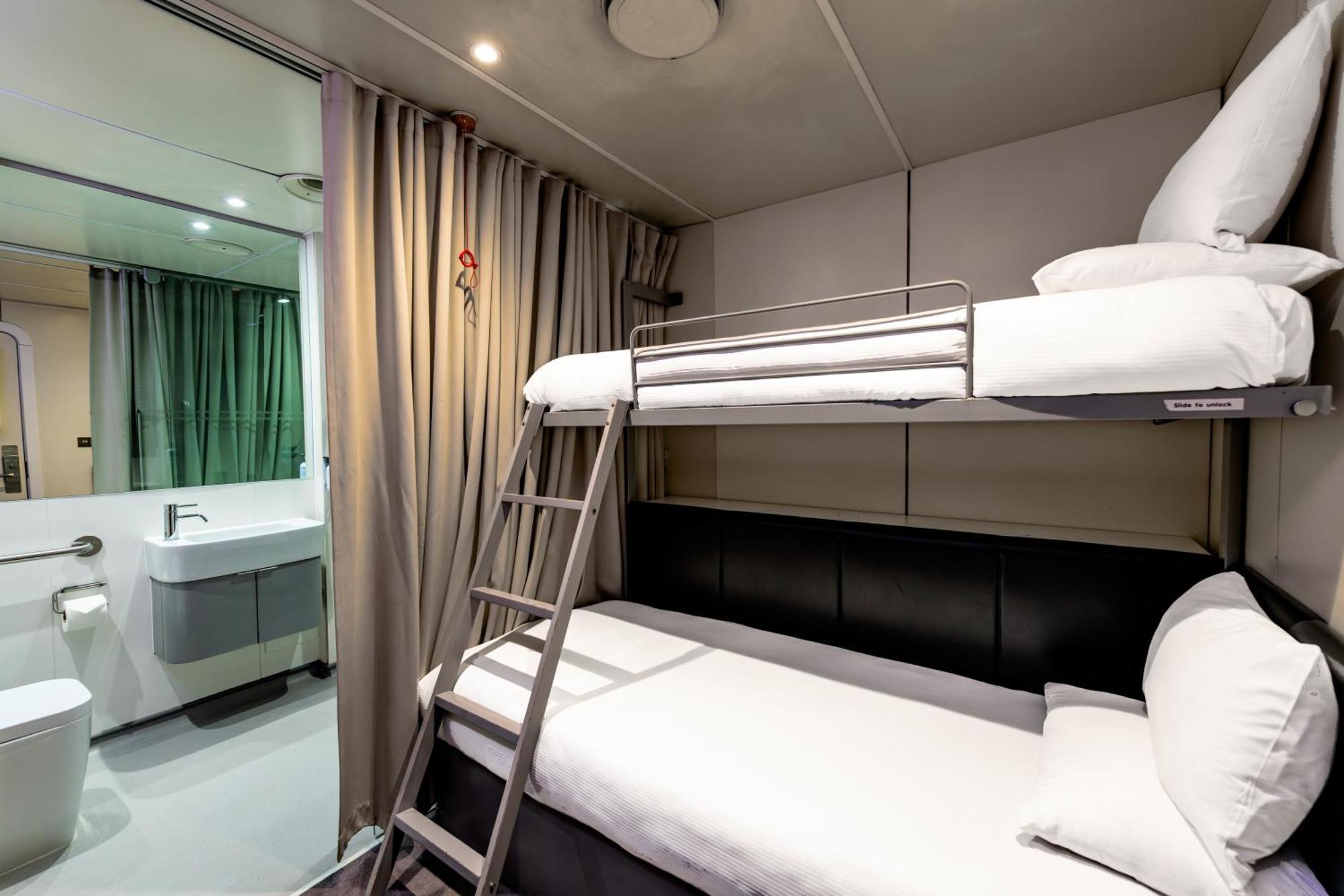Yotelair London Gatwick Airport Horley Exterior foto